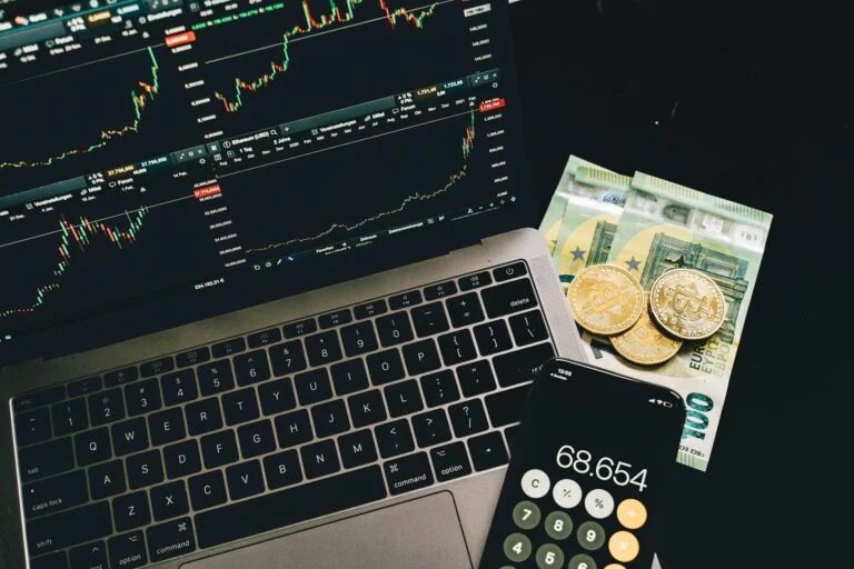 XTB ou eToro : comparatif complet pour choisir le bon courtier en 2026