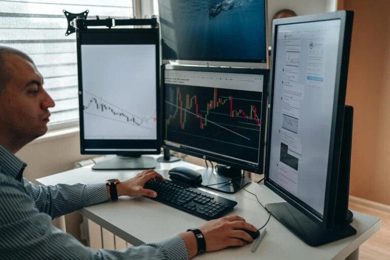 Meilleurs brokers pour le scalping en 2026 : comparatif et critères de choix