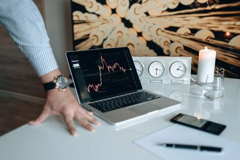Acheter des actions Apple en bourse : CTO, PEA et courtiers recommandés en 2026