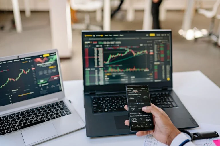 Brokers régulés AMF en France : guide complet et sélection 2026