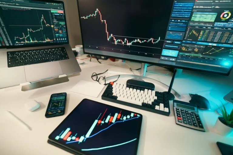 ProRealTime vs TradingView : comparatif complet pour choisir en 2026
