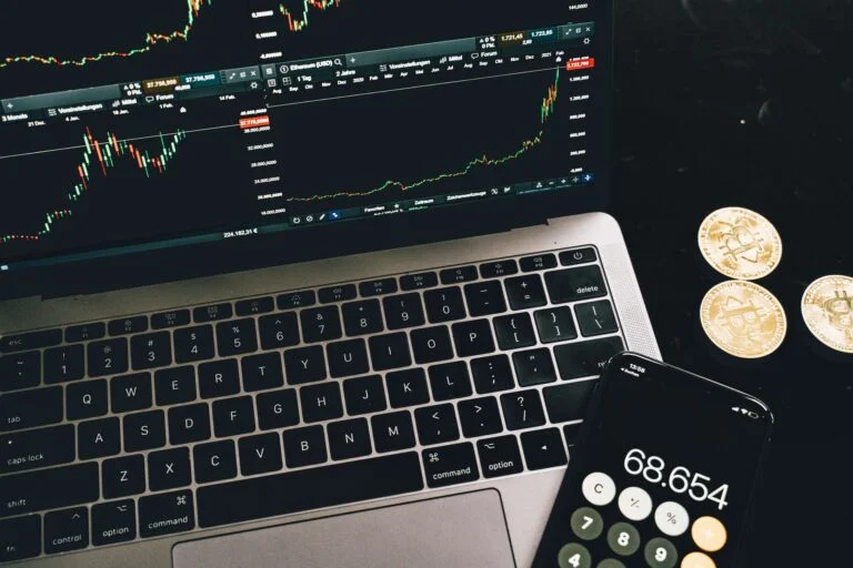 Trade Republic vs Bourse Direct : comparatif complet pour choisir votre courtier en 2026